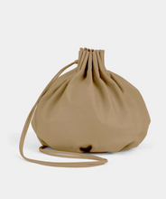 Load image into Gallery viewer, pleated balloon bag in camel