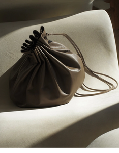 pleated balloon bag in camel