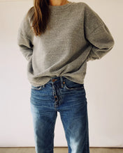 Load image into Gallery viewer, the boxy sweatshirt in p.e. grey