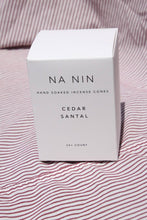 Load image into Gallery viewer, cedar &amp; santal incense cones