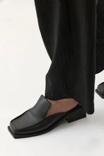 Load image into Gallery viewer, square toe mule in black