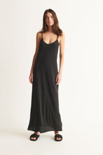 Load image into Gallery viewer, the slip dress in black