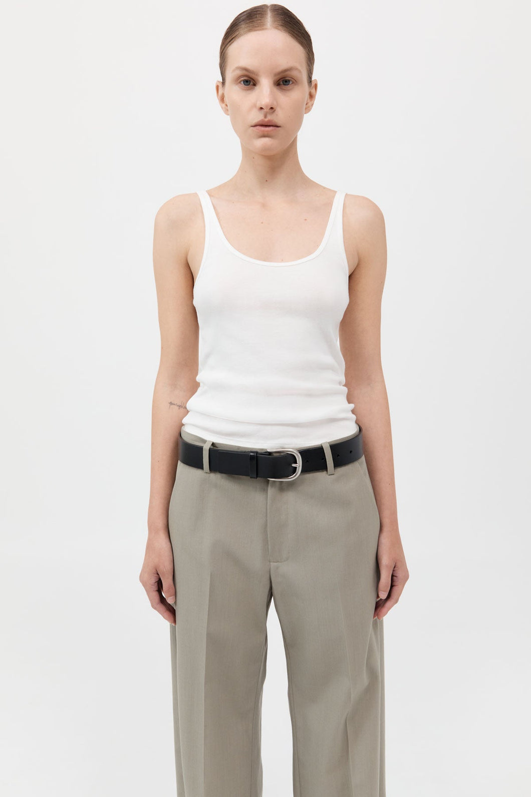 organic cotton slim scoop tank in white