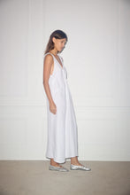 Load image into Gallery viewer, keyhole dress in white