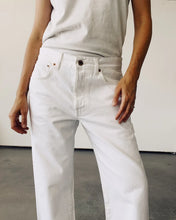 Load image into Gallery viewer, the loose crop in white