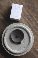 Load image into Gallery viewer, cedar &amp; santal incense cones