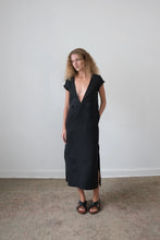 Load image into Gallery viewer, oly dress in black