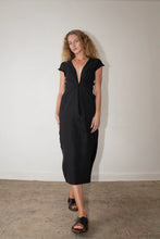 Load image into Gallery viewer, oly dress in black