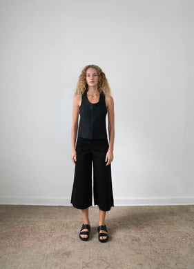 aku top in black