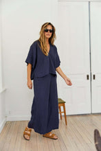 Load image into Gallery viewer, essential linen pant in navy