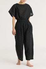 Load image into Gallery viewer, ripple finish wide pants in black