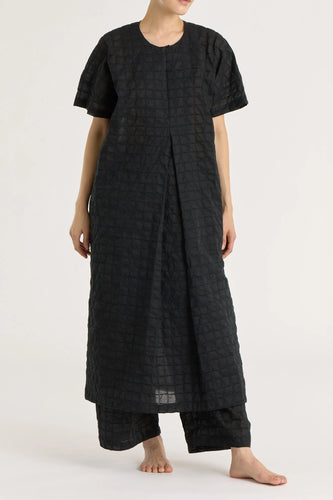ripple finish crew neck dress in black