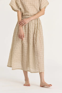 ripple finish skirt in beige