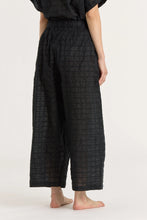 Load image into Gallery viewer, ripple finish wide pants in black
