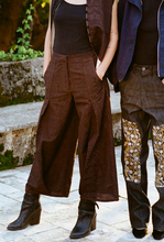 Load image into Gallery viewer, pleated moire pants in brown