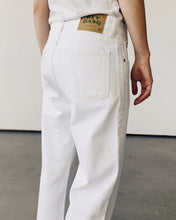 Load image into Gallery viewer, the loose crop in white