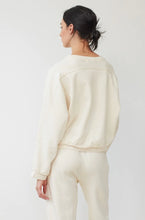 Load image into Gallery viewer, easy winter sweatshirt in natural