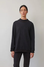 Load image into Gallery viewer, rib neck sweatshirt in black