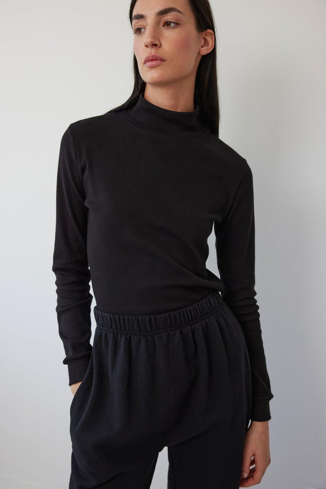 easy turtleneck in black