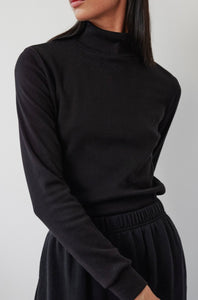 easy turtleneck in black