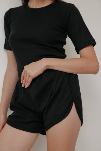 trainer short in black