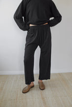 Load image into Gallery viewer, easy pant in black