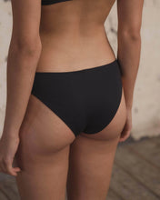 Load image into Gallery viewer, bell swim pants in black