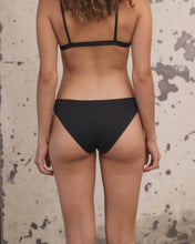Load image into Gallery viewer, bell swim pants in black
