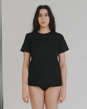 Load image into Gallery viewer, tee shirt in black