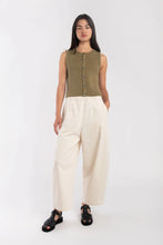 Load image into Gallery viewer, boucle rib vest in ivy