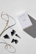 Load image into Gallery viewer, cedar &amp; santal incense cones