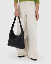 Load image into Gallery viewer, recycled leather shoulder bag in black