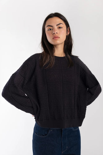 lace pullover in black