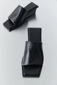 90s wedge heel in black