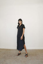 Load image into Gallery viewer, mandu short sleeve dress in black