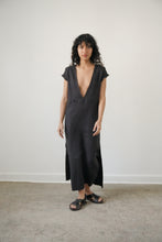 Load image into Gallery viewer, oly dress in black