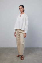 Load image into Gallery viewer, fira top in white poplin