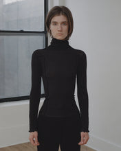 Load image into Gallery viewer, omato turtle neck in black