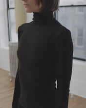 Load image into Gallery viewer, omato turtle neck in black