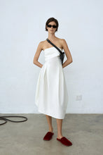 Load image into Gallery viewer, strapless dress in white