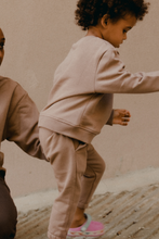 Load image into Gallery viewer, kids saxo organic cotton sweatpants in taupe